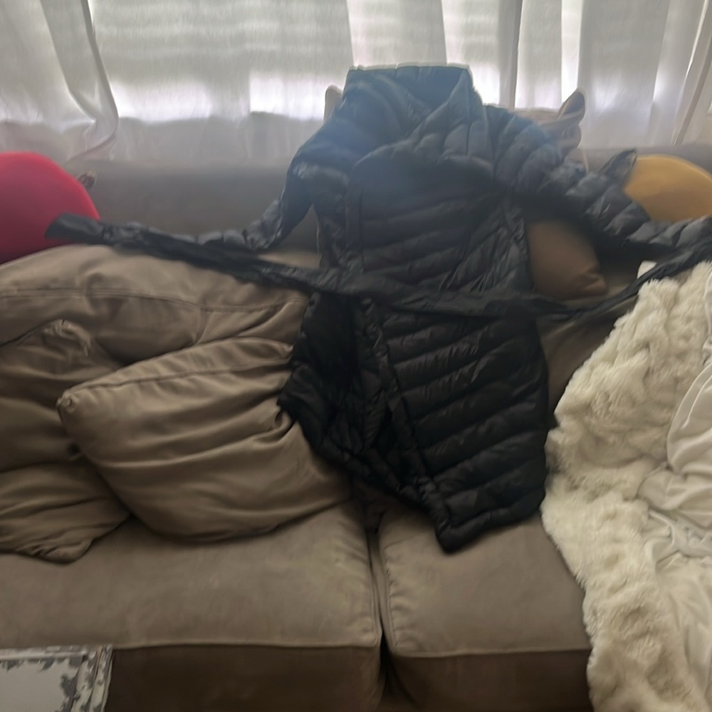 Uniqlo Women's Black Puffer Jacket